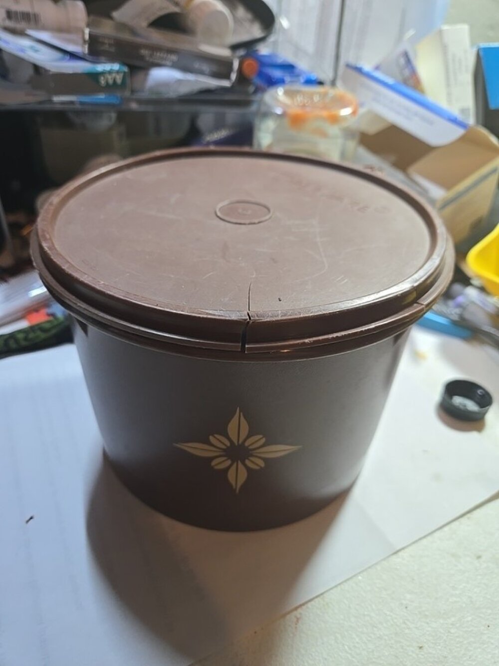 Vintage Brown Starburst Round Tupperware Container with lid 223-20